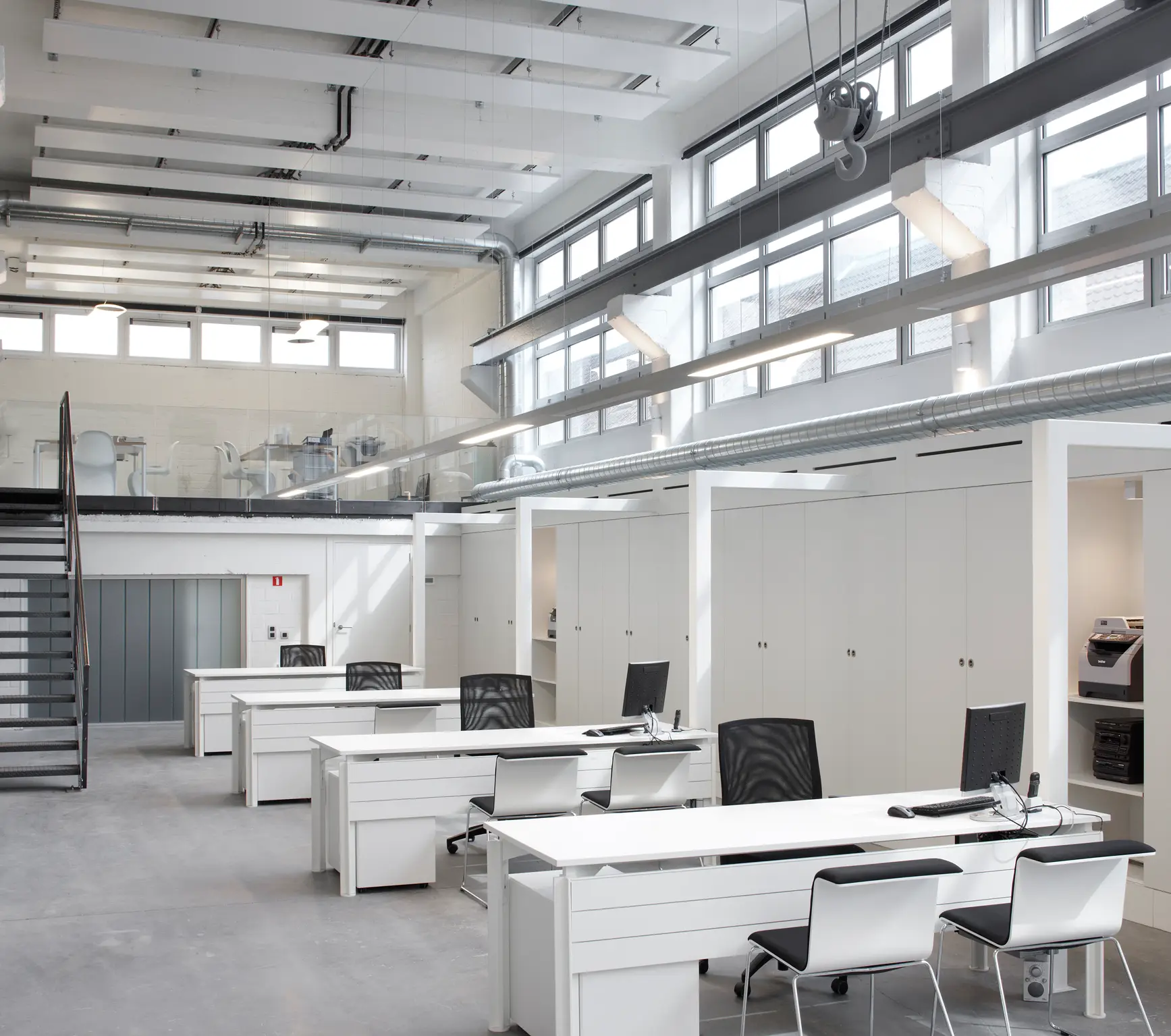 Minimalistisch kantoorontwerp voor Plancke Tax Consultancy door K-ONCEPT